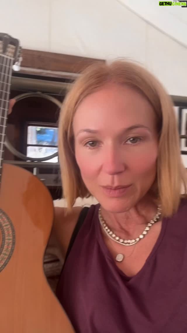 Jewel - 12.5K Likes - I was 18 going on 80 🤷‍♀️ 
Does PAINTERS get you in your feelings?
Having fun singing all the songs from Pieces Of You in order to.. next up is NEAR YOU ALWAYS 
But then- painters … and boy do I hav some learning to do #piecesofyou #jewel #folkmusic