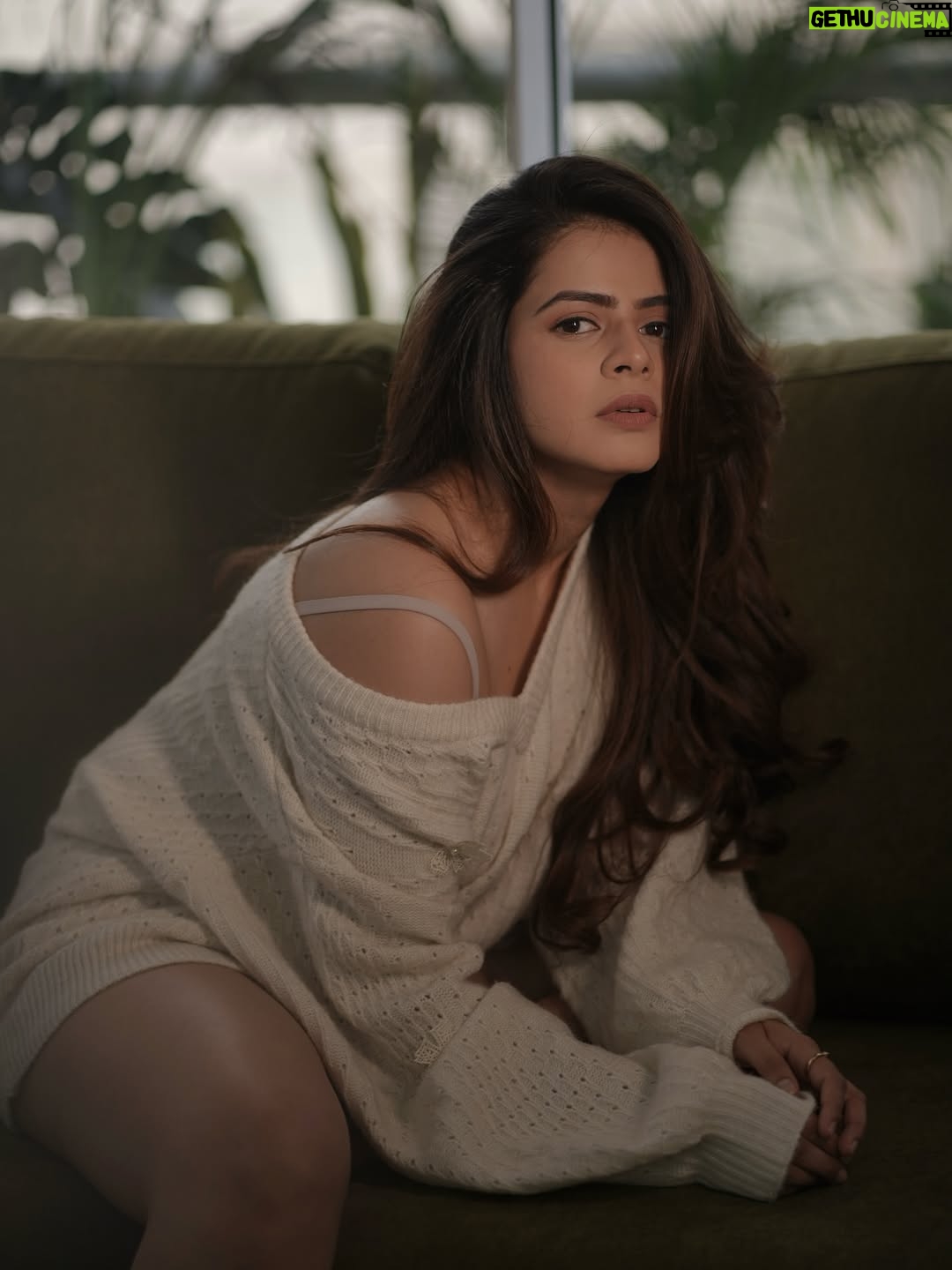 Jigyasa Singh - 45.1K Likes - They say, you know when you know
So let’s face it, you had me at hello 🫰🏻

📸 @abhay_r_kirti