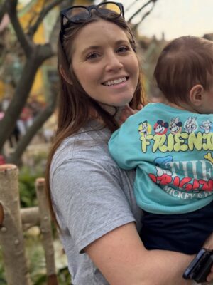 Jinger Vuolo Instagram - Disneyland 2026 ✨ it was the first time I had been back in 20 years. The last time I was here, @disneyland was celebrating its 50th year and I left with a pair of golden ears the mark the moment.

Coming back all these years later and watching our kids experience the magic of the park with their cousins for the first time was the sweetest full circle moment. The wonder, the joy, the little squeals of excitement on the rides — they are memories we’ll truly never forget! ❤️

#Disneyland #Family #Memories #California #Magical