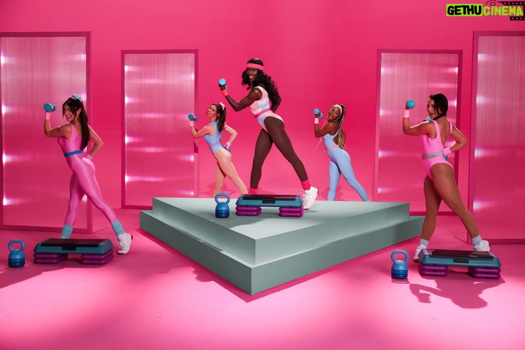 Jodie Turner-Smith - 99.7K Likes - * o p a l i t e *

dir: @taylorswift 
dp: @rpstam 
styling: @josephcassell1 
makeup: @joannasimkin 
hair: @hair_sulon 
nails: @thuybnguyen 

continue to be in awe of you @taylorswift 💕🫂
your creativity, your intelligence, your wit, your generosity, your grace. i had so much fun doing this, and the entire time i was thinking “taylor directing me again when??”! 🥹 

OPALITE VIDEO OUT NOW