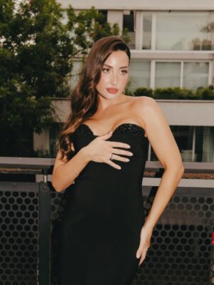 Johanna Francella Instagram - cerrar este año así es una maravilla ✨
mua: @micaelaroza
pelo: @mauromaxdebrito
st: @maruvenancio
vestidazo: @ebomparola
joyas: @jeanpierrejoyeros
zapatos: @rickysarkany
manos: @ohlalanails_beauty
ph: @daianarosembergph
❤️
