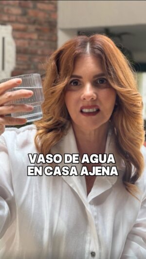 Johanna San Miguel Instagram - Siento el olor a huevo y trapo abombado 😭
¿Les pasa? Las leo 👀 #johannasanmiguel #comedia #humor