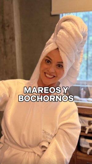 Johanna San Miguel Instagram - Mareos y bochornos…. Que mas??? 😩 Las leo chicas 👀
#comedia #humor #johannasanmiguel