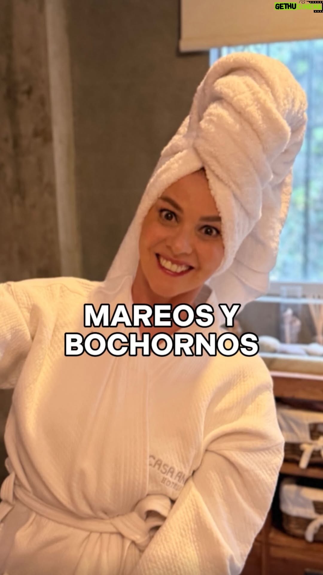 Johanna San Miguel - 99.6K Likes - Mareos y bochornos…. Que mas??? 😩 Las leo chicas 👀 
#comedia #humor #johannasanmiguel