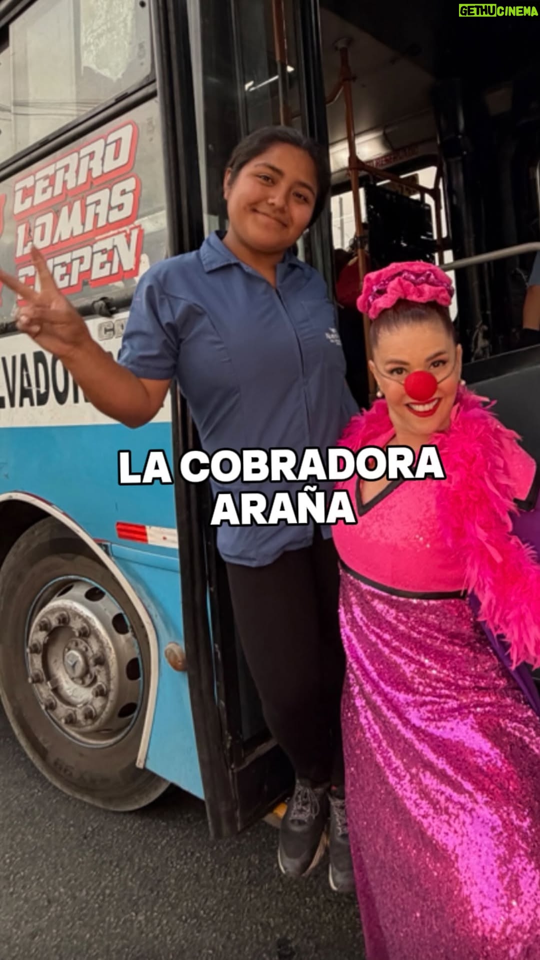 Johanna San Miguel - 211.8K Likes - La cobradora araña 🕷️ @floraparcanaperez 
Fue un gusto conocerte querida Flor 🤍 una mujer muy chamba que resuelve.

#queca #johannasanmiguel #comedia #humor