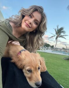 Actress Jordan Claire Robbins HD Photos and Wallpapers December 2025