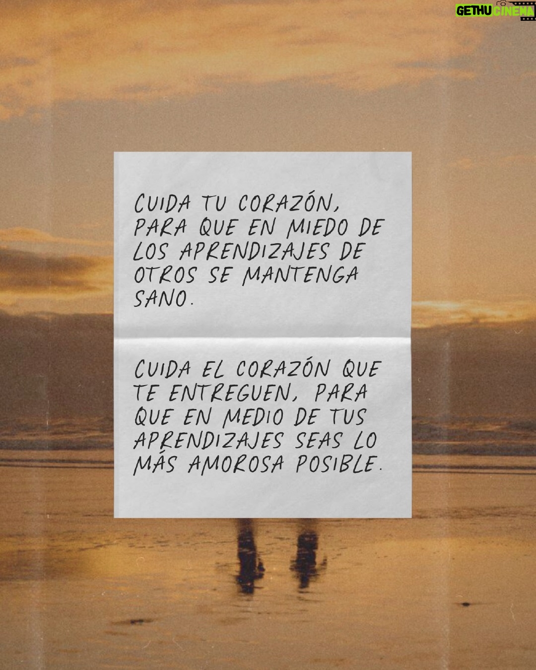 Juanita Arias - 5.8K Likes - “Comprenderás que solo se ama profundamente en la vulnerabilidad, y aunque te asuste, por el dolor que pueda traer, solo mueren de amor los que no tienen nada más en la vida”

No podíamos no compartirles la dedicatoria que @efrenmartinezo le escribe a Juana, su hija, en su nuevo libro: un amor bonito - ni todo amor salva, ni todo conflicto destruye (si ya vieron el episodio entenderán por qué 😉)

Pero es que, ¿cómo no hacerlo? Si son palabras que queremos llevarnos tatuadas siempre en el corazón ❤️‍🩹

#PSC #efrenmartinez #unamorbonito #nitodoamorsalva #nitodoconflictodestruye