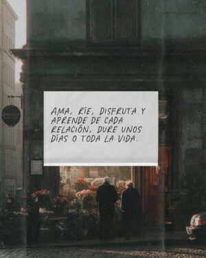 Juanita Arias Instagram - “Comprenderás que solo se ama profundamente en la vulnerabilidad, y aunque te asuste, por el dolor que pueda traer, solo mueren de amor los que no tienen nada más en la vida”

No podíamos no compartirles la dedicatoria que @efrenmartinezo le escribe a Juana, su hija, en su nuevo libro: un amor bonito - ni todo amor salva, ni todo conflicto destruye (si ya vieron el episodio entenderán por qué 😉)

Pero es que, ¿cómo no hacerlo? Si son palabras que queremos llevarnos tatuadas siempre en el corazón ❤️‍🩹

#PSC #efrenmartinez #unamorbonito #nitodoamorsalva #nitodoconflictodestruye
