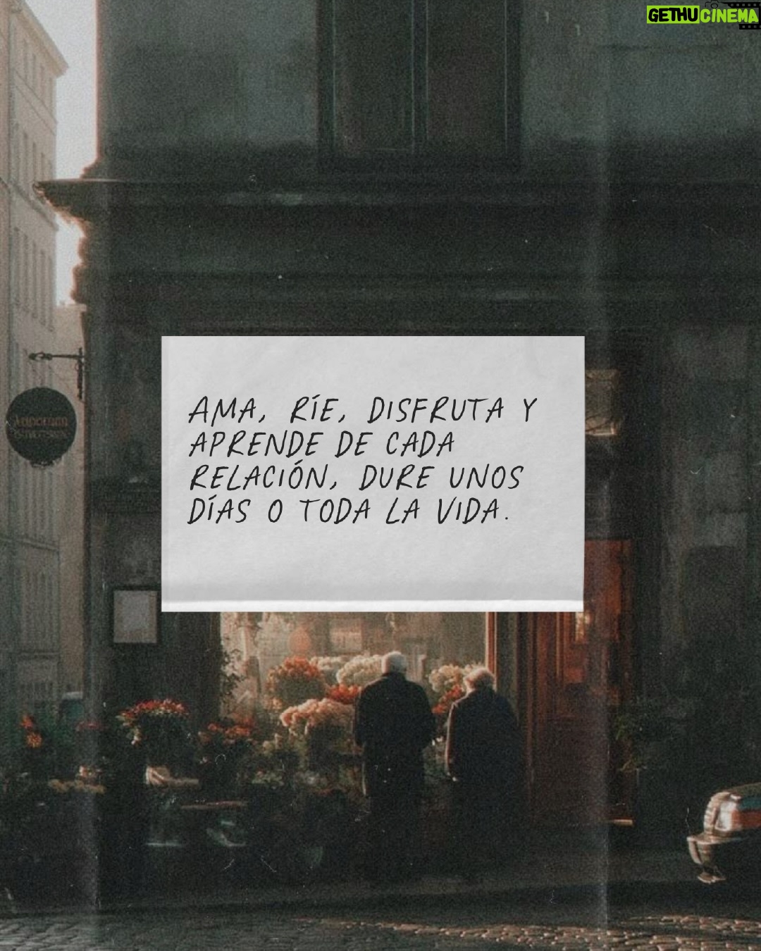 Juanita Arias - 5.8K Likes - “Comprenderás que solo se ama profundamente en la vulnerabilidad, y aunque te asuste, por el dolor que pueda traer, solo mueren de amor los que no tienen nada más en la vida”

No podíamos no compartirles la dedicatoria que @efrenmartinezo le escribe a Juana, su hija, en su nuevo libro: un amor bonito - ni todo amor salva, ni todo conflicto destruye (si ya vieron el episodio entenderán por qué 😉)

Pero es que, ¿cómo no hacerlo? Si son palabras que queremos llevarnos tatuadas siempre en el corazón ❤️‍🩹

#PSC #efrenmartinez #unamorbonito #nitodoamorsalva #nitodoconflictodestruye