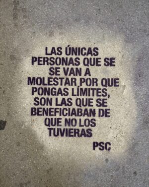 Juanita Arias Instagram - No es tu trabajo serlo todo para todos. 

Tampoco lo es dejar de expresarte o de comunicar cuando algo te está haciendo daño para no herir a los demás. 

Tu trabajo es escucharte; escuchar a tu cuerpo, a tu corazón, a tu intuición… y crear el espacio para que encuentren lo que llevan tanto tiempo pidiendo, pero no podían encontrar.

#PSC #limites #boundaries #selflove #amorpropio
