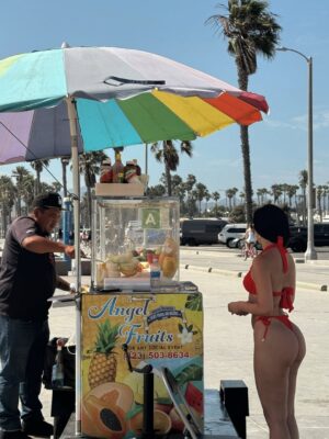 Julia Kelly Instagram - Summer loading