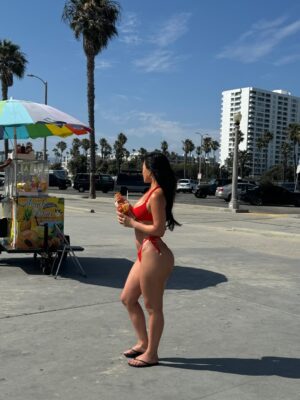 Julia Kelly Instagram - Summer loading