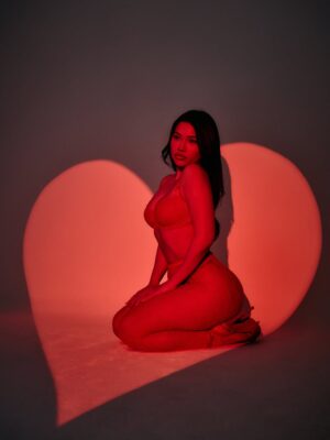 Julia Kelly Instagram - you make me smile with my heart 

photo & CD @corylovesyou 
video & lighting @_smithcody 
@create.underthesun production
@yv.visuals BTS