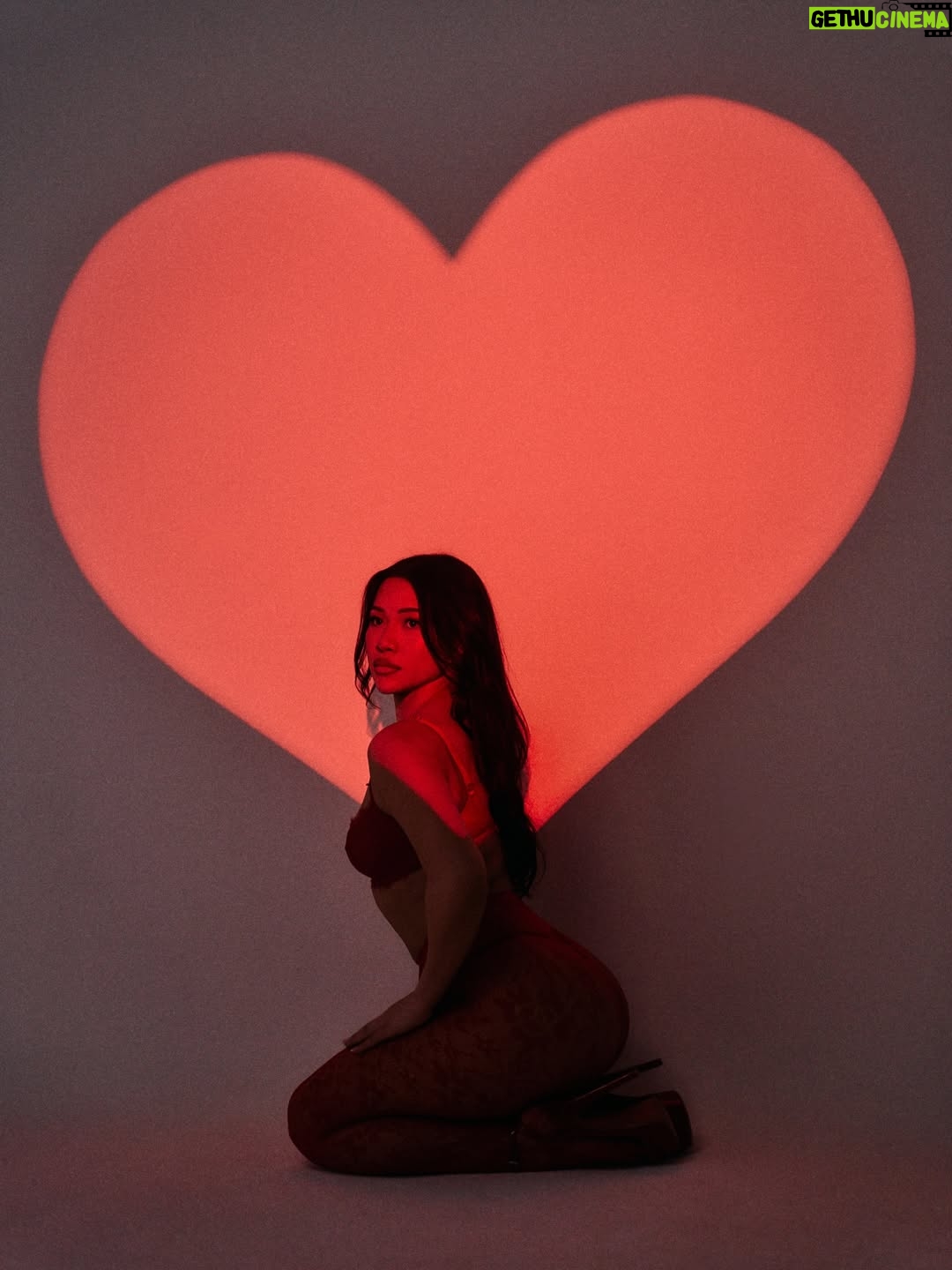 Julia Kelly - 24.9K Likes - you make me smile with my heart 

photo & CD @corylovesyou 
video & lighting @_smithcody 
@create.underthesun production
@yv.visuals BTS