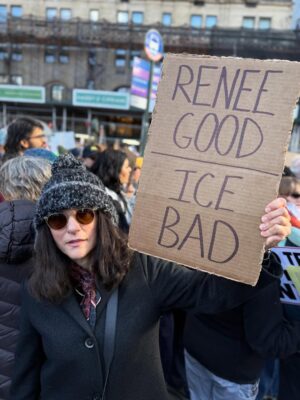 Julia Louis-Dreyfus Instagram - New York City. GET ICE OUT. #BeGood #reneegood #iceout