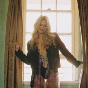 Julia Michaels Instagram - 2016 was a life changing year. Lots of songwriting. Lots of time with my Justin. Lots of dreams checked off. So much has changed since then but I’m grateful so many things haven’t. I Still have the same friends❤️Still write with a lot of the people I started with ❤️ and I still deeply love it all.