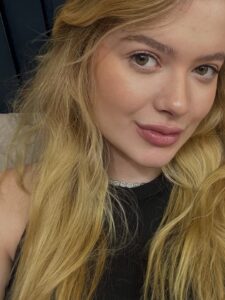 Actress Julia Simoura HD Photos and Wallpapers March 2026