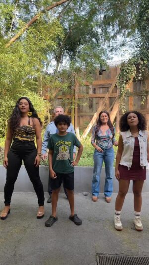 Juliana Alves Instagram - #BASTIDORES 😜 Sextouuuu… E as Graças estão como??? 🤪🤪

Ao som de @ferrugem 😍
#tresgraças #tvglobo