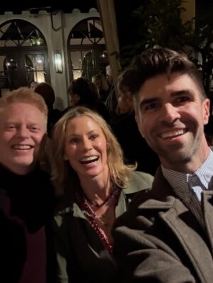 Julie Bowen Instagram - Yay!!! Any day is a good day when I get to see my brother (and brother-in-law? It’s getting confusing...) Happy Birthday, @jeffgreenbergcd 🍾🎁💃