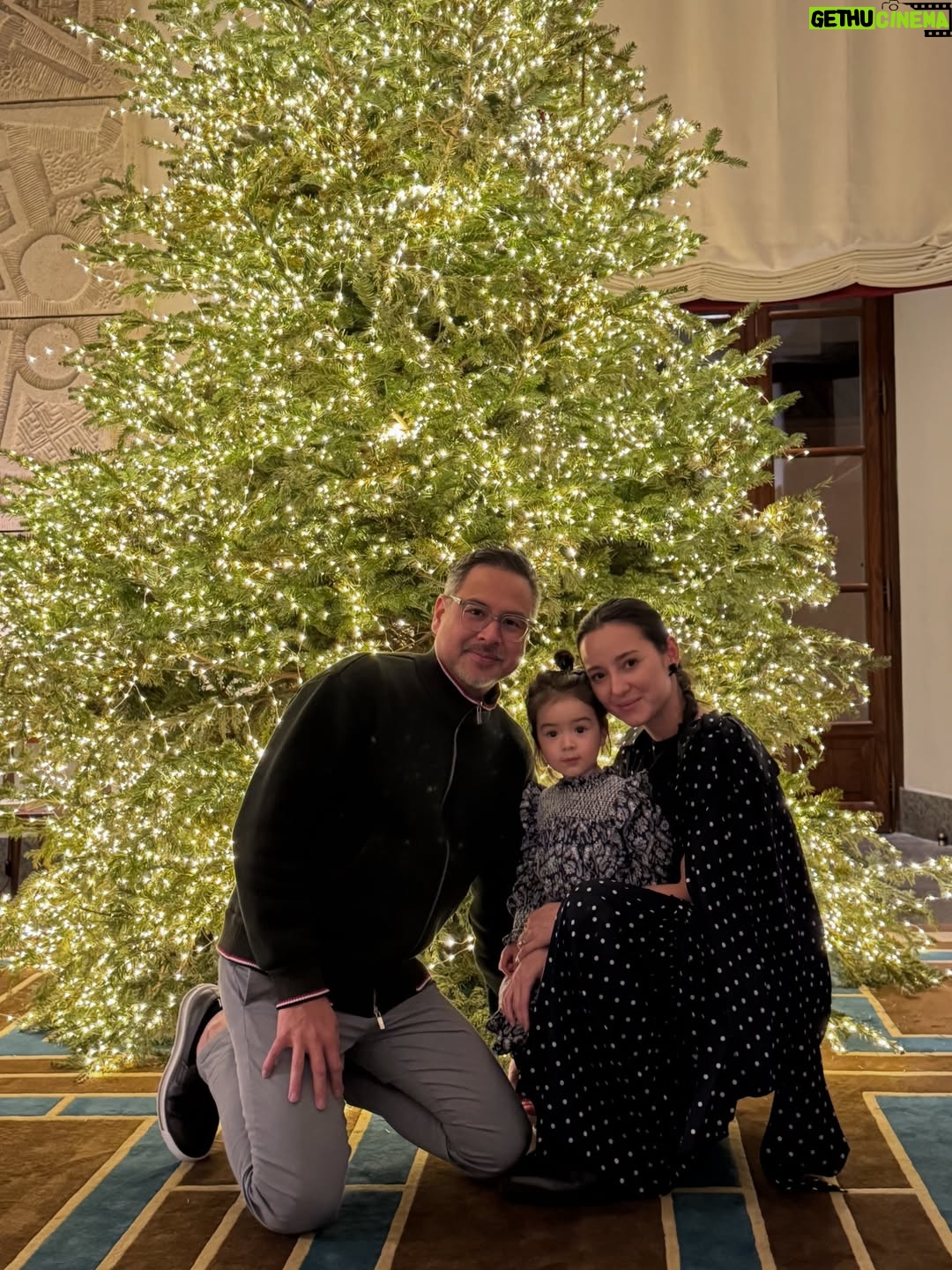 Julie Estelle - 26.6K Likes - The most beautiful season of the year🎄✨