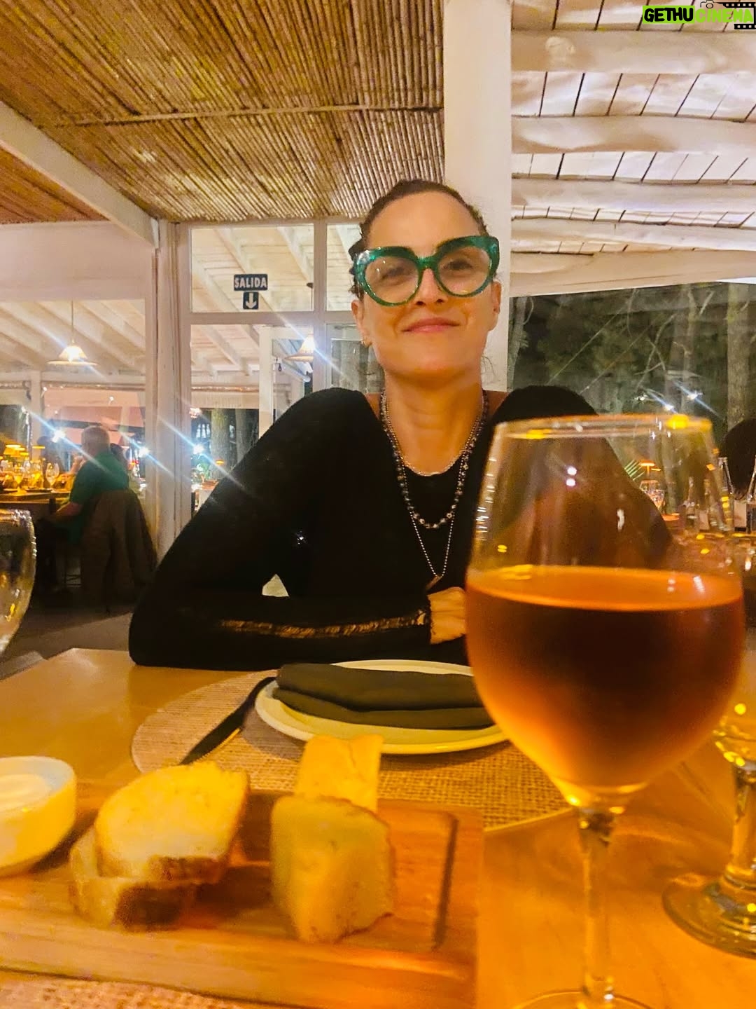 Julieta Díaz - 3.6K Likes - Fresa verde es ese comodín de verano
que te sigue el ritmo.

Y @julietadiaz77 lo lleva así:
el mismo lente, del sol a la noche.

Chamana va con todo lo que sos.

✨ Encontralo en CHAMANA.COM.AR
💳 6 cuotas sin interés
💸 o 10% OFF con transferencia bancaria