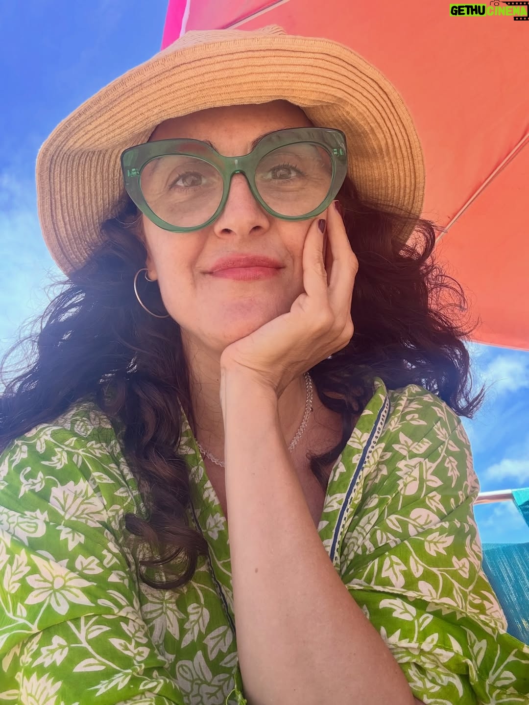 Julieta Díaz - 3.6K Likes - Fresa verde es ese comodín de verano
que te sigue el ritmo.

Y @julietadiaz77 lo lleva así:
el mismo lente, del sol a la noche.

Chamana va con todo lo que sos.

✨ Encontralo en CHAMANA.COM.AR
💳 6 cuotas sin interés
💸 o 10% OFF con transferencia bancaria