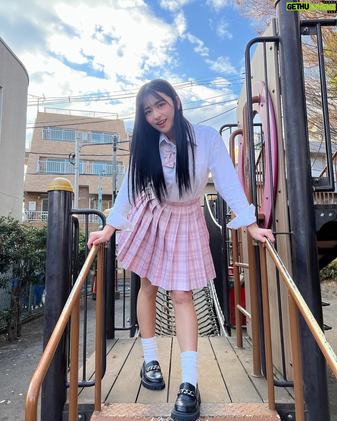 Kana Tokue - 1.3K Likes - まだまだJKいけるかな??💓

遅くなっちゃったけど舞台「その壺の中身は」終演しました❤︎
見にきてくださった方本当にありがとうございます💓💓
物販でお話しできて楽しかったー！

.
.
今後のスケジュール🗓️
2月3日沖縄ツアー早割受付終了!!
　9日 Creamお渡し会
　22日 自社撮影会
　23日 コントしちゃらんね

3月15〜16は沖縄ツアー2025です!!
.
.
.
#グラビアアイドル #グラドル #インスタグラビア #アイドル #gravureidol #gravure #idol #model #gravuremodel #beautiful #sexy #cute #泳装 #照片 #粉我 #我的最愛 #赞 #好吃#时装 #漂亮 #japanesegirl  #그라비아 #수영장 #섹시 #followｍe #その壺