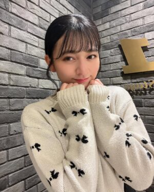 Kana Tokue Instagram - S字かーる上手になったかな??💓

先日LOANAさんで顔まわりの髪の毛とても可愛くしてもらいました❤︎
岡野さんいつもありがとうございます🎀

.
.
今後のスケジュール🗓️
12月14日 バースデーオフ会🎂🎉
　　20日＆21日コントするねんin大阪
　　22日大阪チャンス撮影会サンタコス大撮です!!
　　28日コントしちゃらんね
　　29日初恋村
2025年
1月4日 着物撮影会
22〜26日舞台「そのツボの中身は」ヒロインです❤︎
.
.
.
#グラビアアイドル #グラドル #インスタグラビア #アイドル #gravureidol #gravure #idol #model #gravuremodel #beautiful #sexy #cute #泳装 #照片 #粉我 #我的最愛 #赞 #好吃#时装 #漂亮 #japanesegirl  #그라비아 #수영장 #섹시 #followｍe
