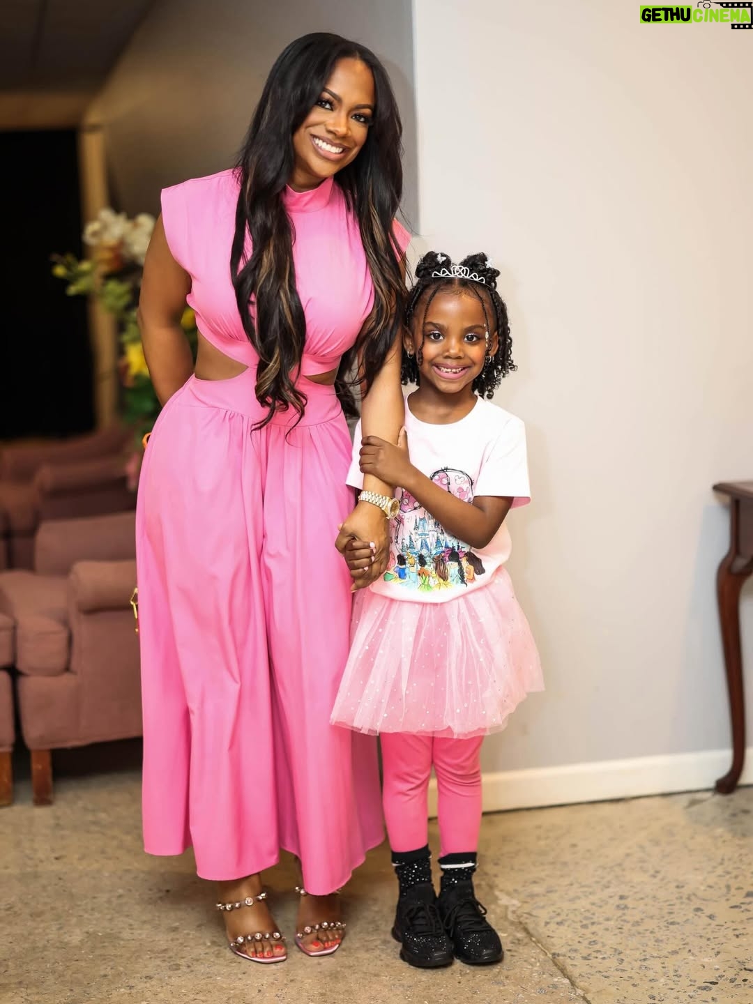 Kandi Burruss - 91K Likes - My baby @blazetucker won 1st place for the #LittleMissPearl pageant! She did sooooo good! I am so proud! Thank you to our village who were a big support for Blaze! I love yall!
More pics & vids to come!
📸 @morrisde
