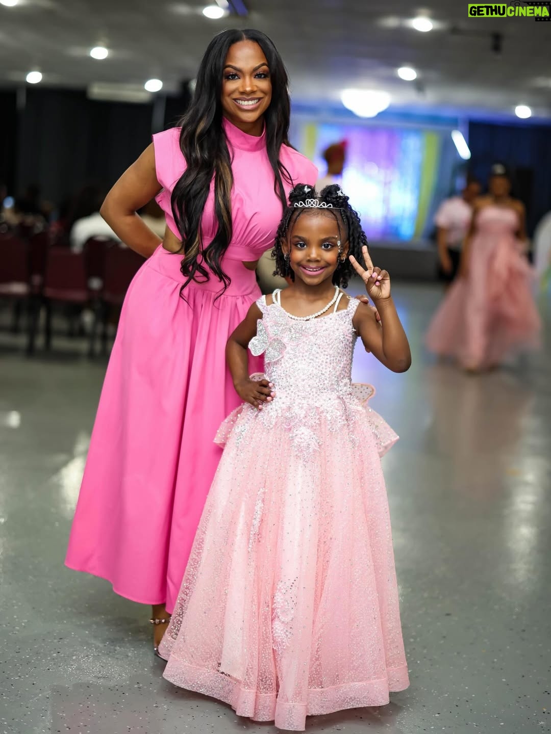 Kandi Burruss - 91K Likes - My baby @blazetucker won 1st place for the #LittleMissPearl pageant! She did sooooo good! I am so proud! Thank you to our village who were a big support for Blaze! I love yall!
More pics & vids to come!
📸 @morrisde