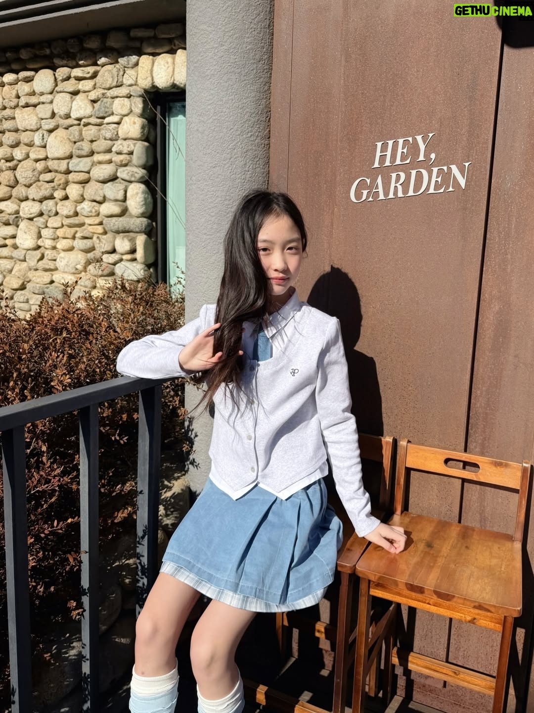 Kang Hye-rin - 2.5K Likes - 🫧🤍🛼☁️ 이제 다음주면 개학!
 
 
 
혜린이가 입은 옷은 #애플핑크 옷입니다
@applepinkgirls
 
#등교룩 #초등학생옷 #스쿨룩 #주니어룩