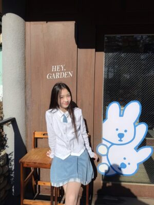 Kang Hye-rin Instagram - 🫧🤍🛼☁️ 이제 다음주면 개학!
혜린이가 입은 옷은 #애플핑크 옷입니다
@applepinkgirls
#등교룩 #초등학생옷 #스쿨룩 #주니어룩