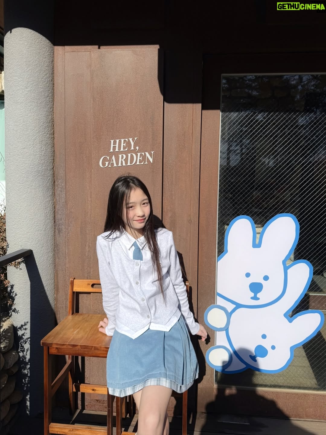 Kang Hye-rin - 2.5K Likes - 🫧🤍🛼☁️ 이제 다음주면 개학!
 
 
 
혜린이가 입은 옷은 #애플핑크 옷입니다
@applepinkgirls
 
#등교룩 #초등학생옷 #스쿨룩 #주니어룩