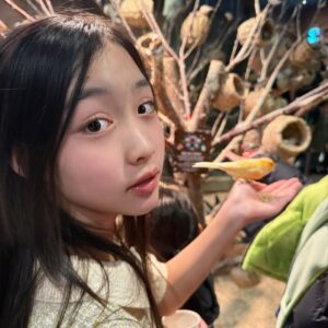 Kang Hye-rin Instagram - 친구들 없이 가족끼리만 보낸 생일!
준비 못 해줘서 너무 미안했는데 최고의 생일이었다고 한다!
축하해주셔서 감사해요^^
#주렁주렁 #최고좋아함 #26년엔 #인태기극복하자 #HBD