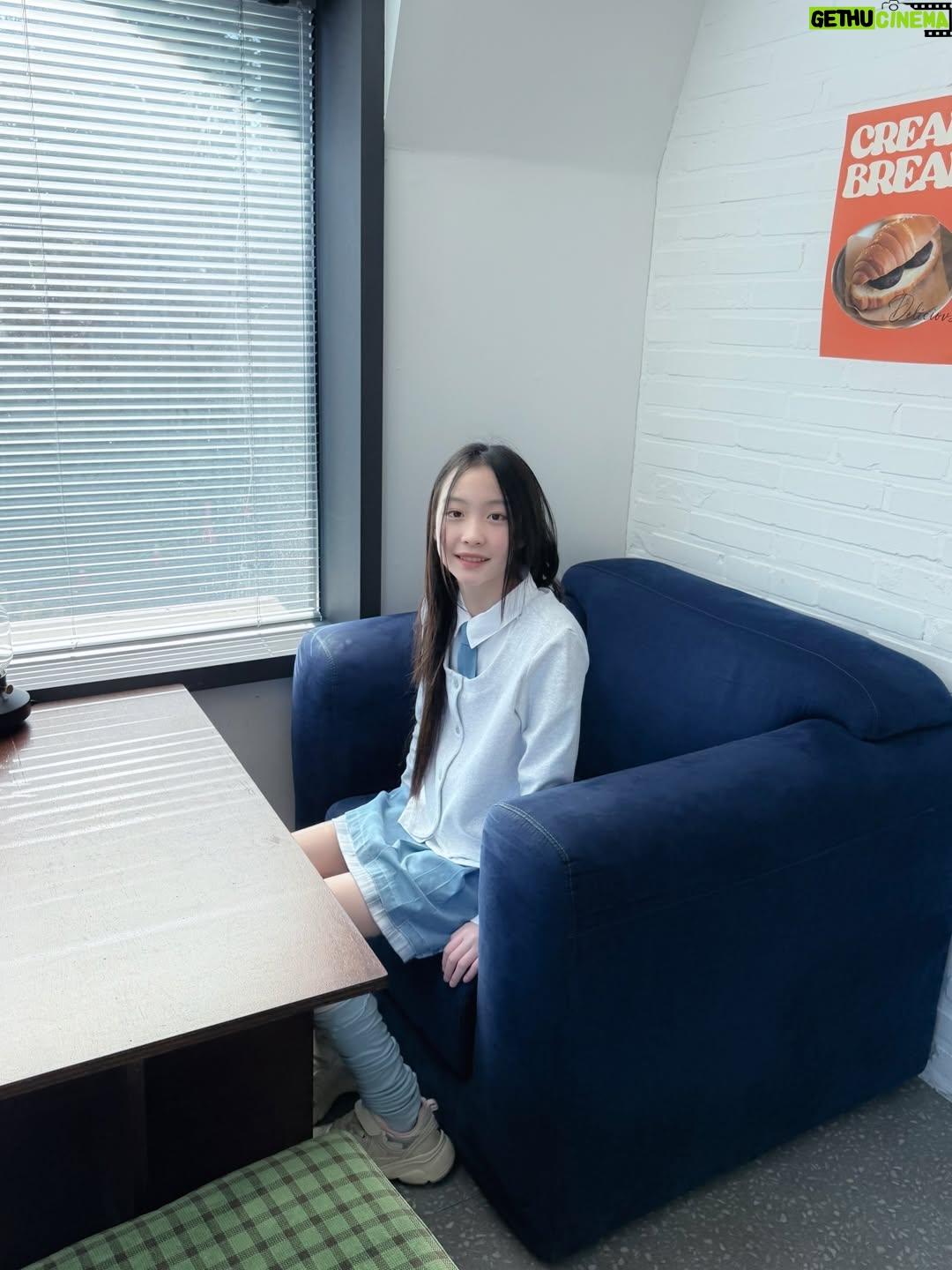 Kang Hye-rin - 2.5K Likes - 🫧🤍🛼☁️ 이제 다음주면 개학!
 
 
 
혜린이가 입은 옷은 #애플핑크 옷입니다
@applepinkgirls
 
#등교룩 #초등학생옷 #스쿨룩 #주니어룩