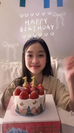 Kang Hye-rin Instagram - 12.29 혜린이 생일🎂💗
겨울에 태어난 울 애기 생일 축하해🎄
내년에도 건강하고 밝고 행복한 어린이로 자라기!
모두들 25년의 마지막날을 행복하게 보내시길 바래요🥰❤️
#HBD #생일 #12살생일 #141229 #14년생