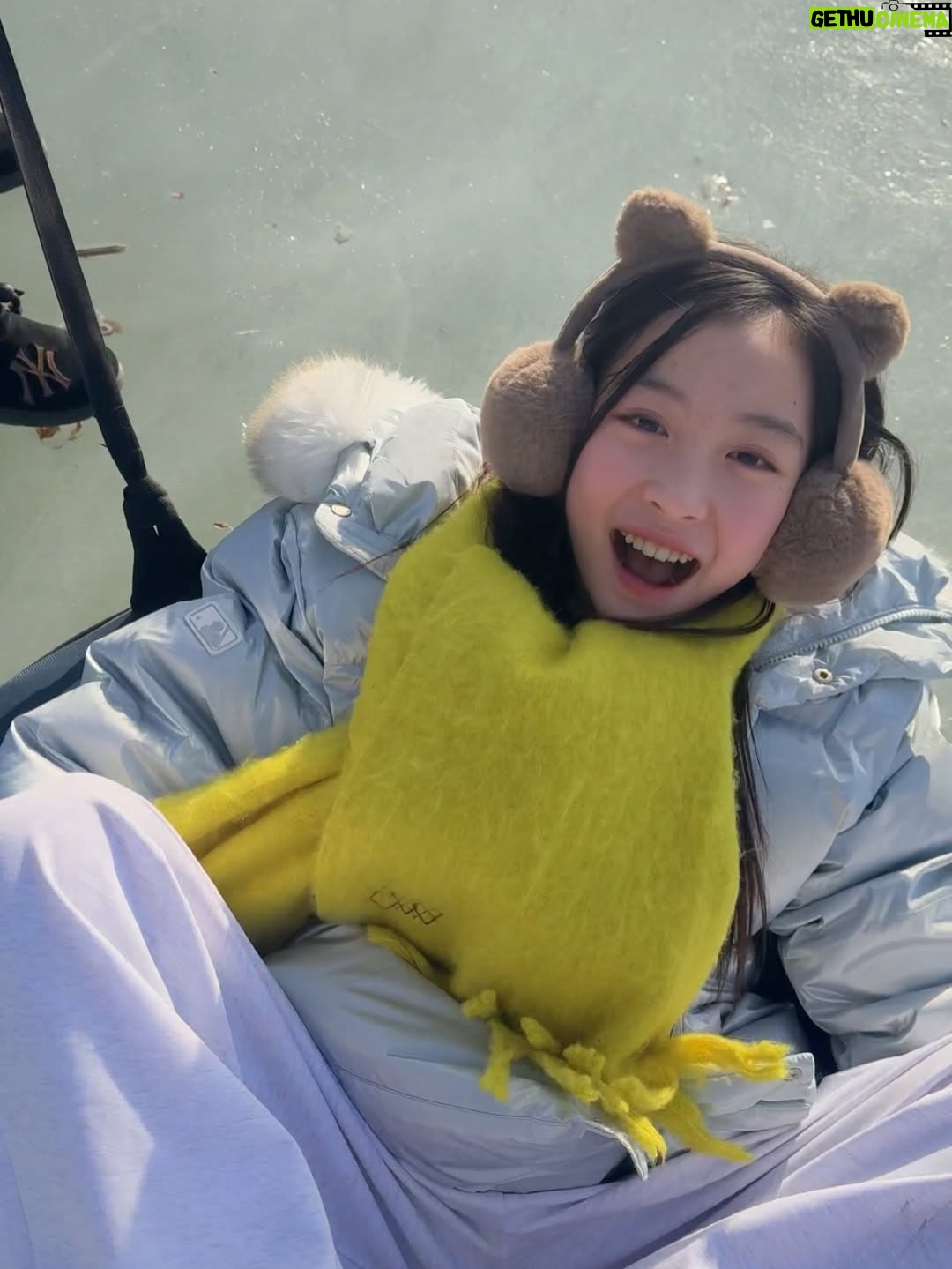 Kang Hye-rin - 3.1K Likes - 남은 겨울! 따뜻한 온천 여행☁️🫧
눈썰매 타고 얼음판에서 놀고 뜨끈한 온천물에 들어갔다 오면
묵혀놨던 피로가 단숨에 풀려요🤤
저녁으로는 숲에서만난바다에서 준비해 준
무료✨ 바베큐 먹고 화로불에 고구마랑 쫀드기 구워먹고
달 구경하면 진심 쵝오😌💓
 
3월까지 예약한 모든 투숙 고객분들께
바베큐 세트를 무료로 제공한다고 하니
겨울 끝자락🎄 숲에서만난바다에서 놀아보아요🛷❤️
 
 
 
@forest_bada_official
#숲에서만난바다 #포천글램핑장 #포천여행 #가족여행 #온천여행