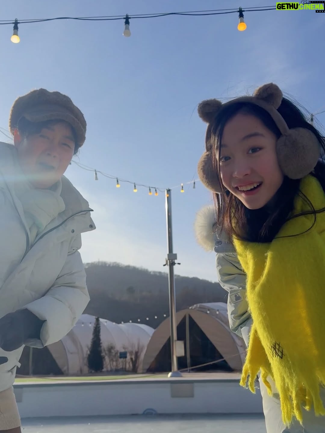 Kang Hye-rin - 3.1K Likes - 남은 겨울! 따뜻한 온천 여행☁️🫧
눈썰매 타고 얼음판에서 놀고 뜨끈한 온천물에 들어갔다 오면
묵혀놨던 피로가 단숨에 풀려요🤤
저녁으로는 숲에서만난바다에서 준비해 준
무료✨ 바베큐 먹고 화로불에 고구마랑 쫀드기 구워먹고
달 구경하면 진심 쵝오😌💓
 
3월까지 예약한 모든 투숙 고객분들께
바베큐 세트를 무료로 제공한다고 하니
겨울 끝자락🎄 숲에서만난바다에서 놀아보아요🛷❤️
 
 
 
@forest_bada_official
#숲에서만난바다 #포천글램핑장 #포천여행 #가족여행 #온천여행