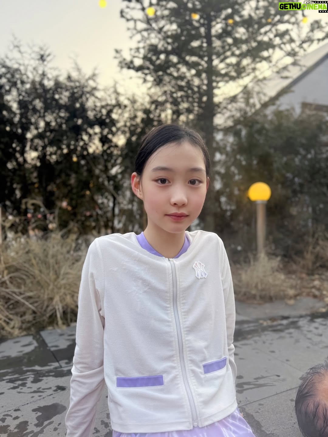 Kang Hye-rin - 3.1K Likes - 남은 겨울! 따뜻한 온천 여행☁️🫧
눈썰매 타고 얼음판에서 놀고 뜨끈한 온천물에 들어갔다 오면
묵혀놨던 피로가 단숨에 풀려요🤤
저녁으로는 숲에서만난바다에서 준비해 준
무료✨ 바베큐 먹고 화로불에 고구마랑 쫀드기 구워먹고
달 구경하면 진심 쵝오😌💓
 
3월까지 예약한 모든 투숙 고객분들께
바베큐 세트를 무료로 제공한다고 하니
겨울 끝자락🎄 숲에서만난바다에서 놀아보아요🛷❤️
 
 
 
@forest_bada_official
#숲에서만난바다 #포천글램핑장 #포천여행 #가족여행 #온천여행