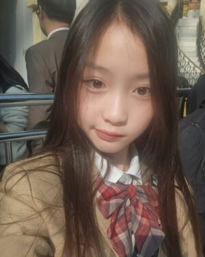 Kang Hye-rin Instagram - 못 올렸던 25년도 셀ㄹㄹㄹ카🤳
#초5 #셀카 #기록 #교복 #주니어모델