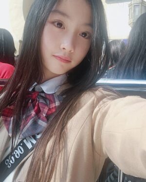 Kang Hye-rin Instagram - 못 올렸던 25년도 셀ㄹㄹㄹ카🤳
#초5 #셀카 #기록 #교복 #주니어모델
