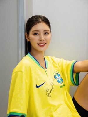 Kang So-yeon Instagram - I miss my Brazilian fans 🇧🇷💛
Eu amo e sinto falta dos meus calorosos fans brasileiros.
#brazil #brasil #football