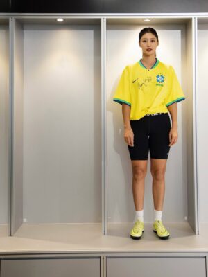 Kang So-yeon Instagram - I miss my Brazilian fans 🇧🇷💛
Eu amo e sinto falta dos meus calorosos fans brasileiros.
#brazil #brasil #football