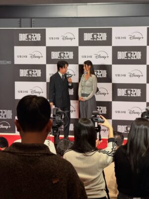 Kang So-yeon Instagram - “Is Lee Min-ho really that nice in real?”
Yes. Took a photo together at the Made in Korea photo wall so polite, leaned in for the shot. Truly handsome ✨

Thank you for inviting me to the Made in Korea premiere. The Disney  series is going to be a huge hit..!🎬

메이드 인 코리아 시사회 초대해 주셔서 감사합니다.
갑작스럽게 포토월 서게 돼서 준비가 안된 모습이었지만
그만큼 특별한 하루였어요☺️
시리즈 12월 24일에 개봉한다니 너무 기대됩니다!
메이드 인 코리아 응원할게요!! 화이팅!!!

#메이드인코리아 #Madeinkorea #Premiere