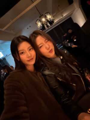 Kang So-yeon Instagram - “Is Lee Min-ho really that nice in real?”
Yes. Took a photo together at the Made in Korea photo wall so polite, leaned in for the shot. Truly handsome ✨

Thank you for inviting me to the Made in Korea premiere. The Disney  series is going to be a huge hit..!🎬

메이드 인 코리아 시사회 초대해 주셔서 감사합니다.
갑작스럽게 포토월 서게 돼서 준비가 안된 모습이었지만
그만큼 특별한 하루였어요☺️
시리즈 12월 24일에 개봉한다니 너무 기대됩니다!
메이드 인 코리아 응원할게요!! 화이팅!!!

#메이드인코리아 #Madeinkorea #Premiere