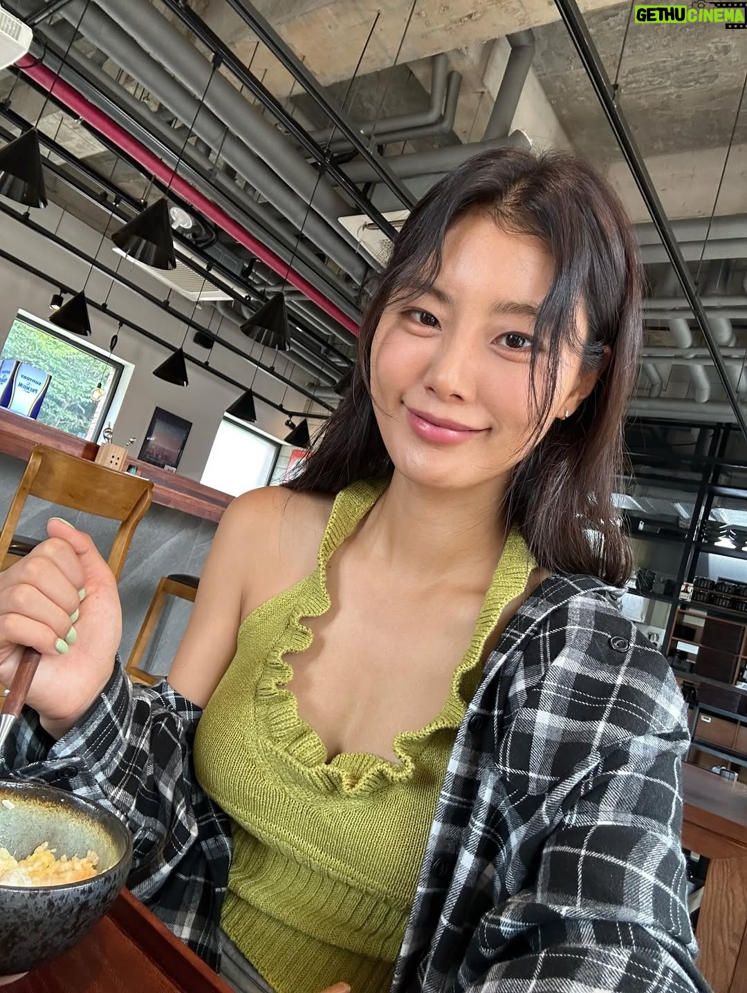 Kang So-yeon - 35.2K Likes - JeJu 💚 폭삭속았수다😆
When you visit Korea, spend a few days in Jeju! Beautiful sights and tasty food await.☺️
#제주도 #jejuisland