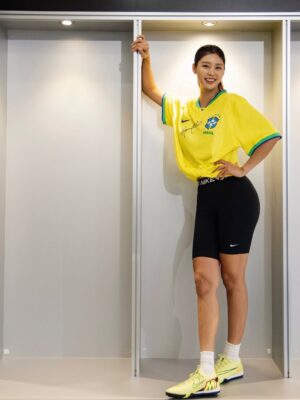 Kang So-yeon Instagram - I miss my Brazilian fans 🇧🇷💛
Eu amo e sinto falta dos meus calorosos fans brasileiros.
#brazil #brasil #football