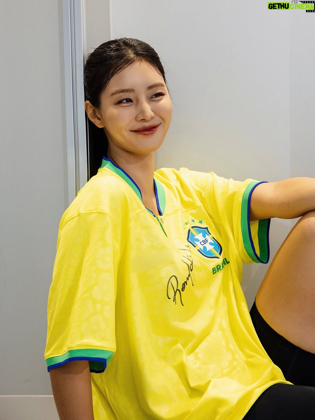 Kang So-yeon - 98K Likes - I miss my Brazilian fans 🇧🇷💛
Eu amo e sinto falta dos meus calorosos fans brasileiros.
#brazil #brasil #football
