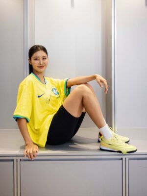 Kang So-yeon Instagram - I miss my Brazilian fans 🇧🇷💛
Eu amo e sinto falta dos meus calorosos fans brasileiros.
#brazil #brasil #football