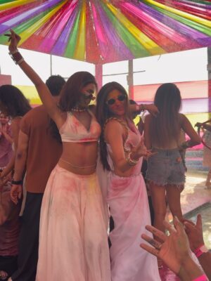 Kanika Mann Instagram - We played , we slayed đ
#happyholiâ¤ď¸
.
.
Wearing @anusoru â¤ď¸